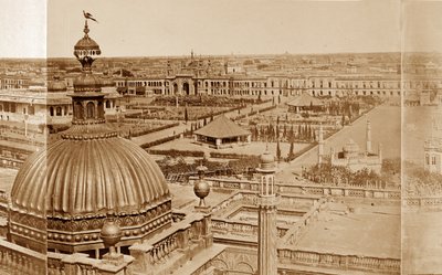 Panoramablick auf die Höfe der Residenz, Lucknow von Felice Beato